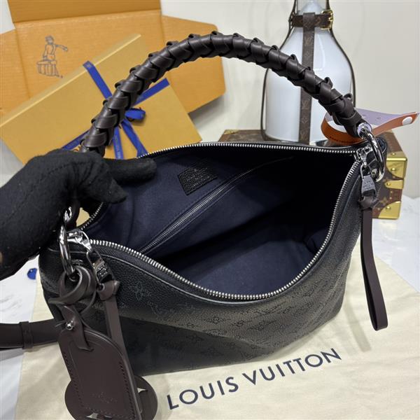 2026124175359971 560